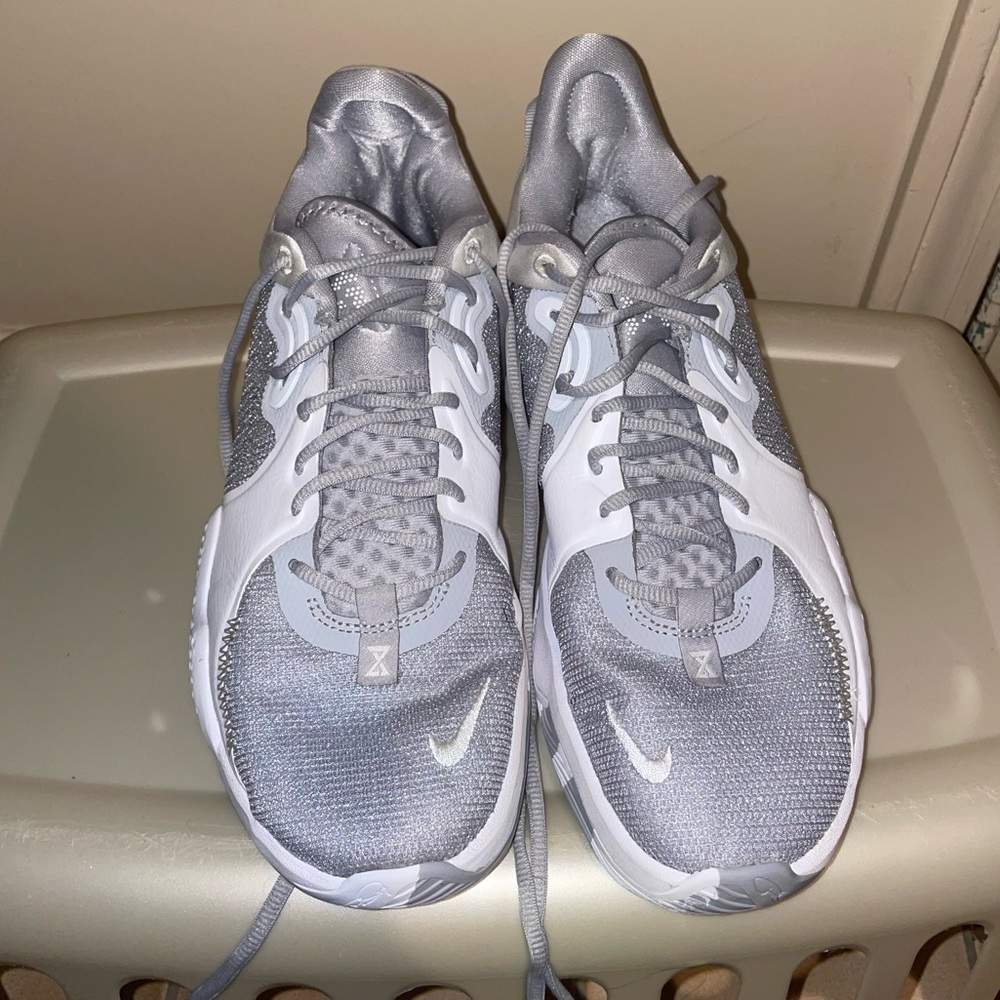 Nike PG 5s Basketball sneakers